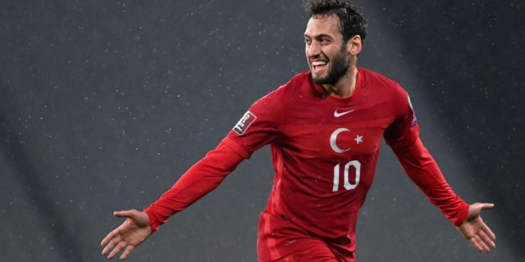 Turqia dhe Calhanoglu sfidon Italinë. Zbulon telefonatën me Bonucci! Më tha diçka që më befasoi pak