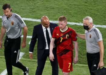 Lanë fushën e lojës të dëmtuar, Hazard e De Bruyne në dyshim para Italisë