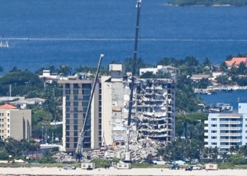 Ç’po ndodh/ Deri tani 10 viktima dhe 151 të zhdukur nga shembja e pallatit në Miami