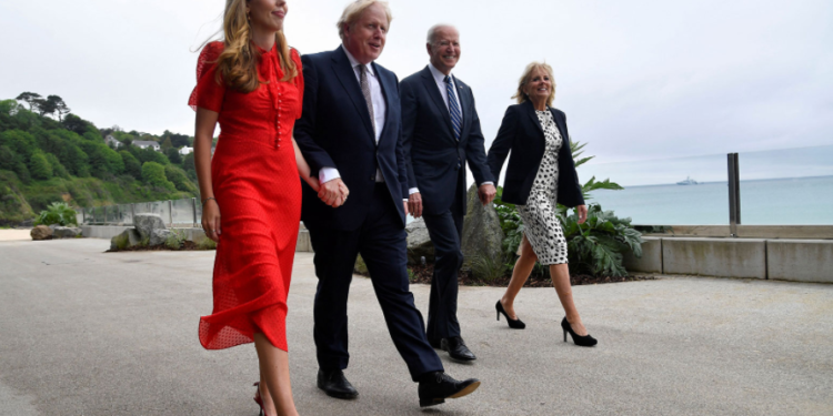 Biden takohet me Johnson në Britaninë e Madhe, priten diskutime për kufizimet e vendosura prej COVID-19
