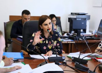 Deputetja e Gjirokastrës: Rama me pushtetin e tij prej autokrati ka ulur këmbëkryq median, duke shtrirë lokacionin e ERTV
