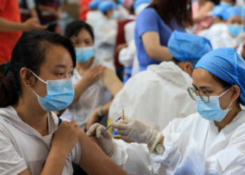 Frika nga variantet e reja të COVID-19, Kina pritet të ruajë në fuqi kufizimit në kufi