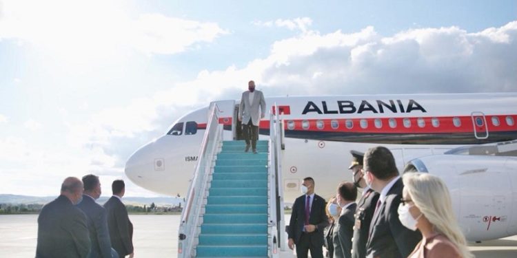 Rama mbërrin në Turqi, takim me “vëllaun” Erdogan