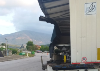 Aksident i frikshëm në Krahës të Memaliajt, përplasen dy kamionë (FOTO)