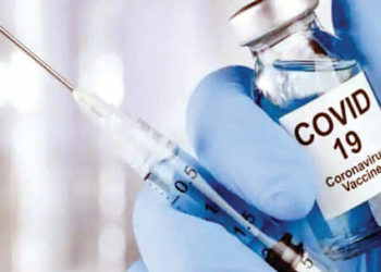 Greqia i ofron 150 euro çdo të riu që merr një dozë të vaksinës kundër COVID-19