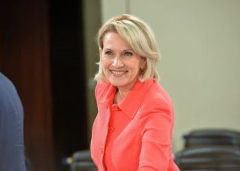 Mimi Kodheli mban fjalimin e lamtumirës: Më janë lëshuar fjalë fyese thuajse gjithmonë në emër të popullit. Nuk kam bërë mrekullira, por misioni im ka qenë i qartë