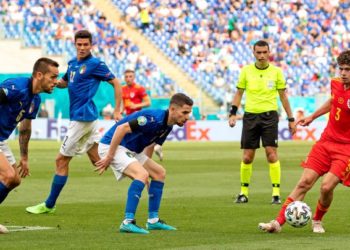 Italia mbetet perfekte, merr fitoren e tretë në grup, dopieta e Shaqirit kualifikon Zvicrën si vend i tretë