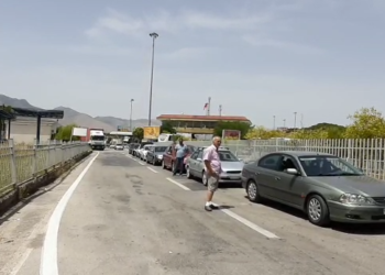 Dyndje drejt Greqisë, radha të gjata pritje në Kakavijë (VIDEO)