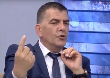 Avokati i njohur i del në “mbrojtje” gjyqtares së Elbasanit: Femra po s’u tund njëcik nuk është femër (VIDEO)