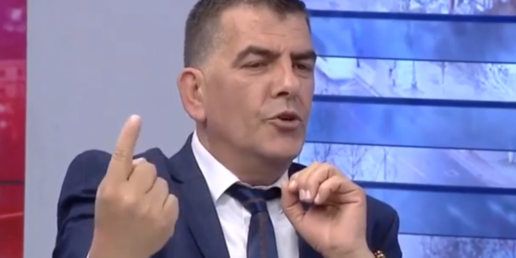 Avokati i njohur i del në “mbrojtje” gjyqtares së Elbasanit: Femra po s’u tund njëcik nuk është femër (VIDEO)