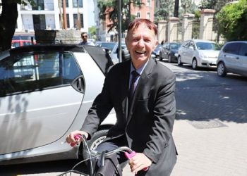 Deputeti Jenisheri jep zgjidhjen ndaj të nxehtit: Ndihmat e OKB t’i jepen qytetarëve që të blejnë kondicionerë