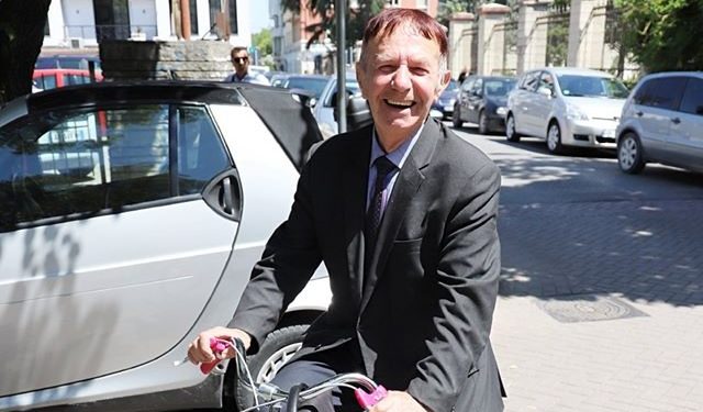 Deputeti Jenisheri jep zgjidhjen ndaj të nxehtit: Ndihmat e OKB t’i jepen qytetarëve që të blejnë kondicionerë