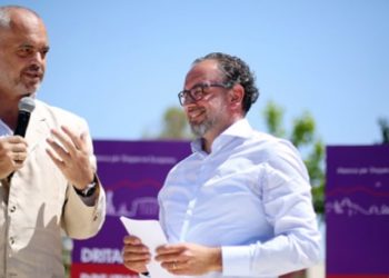 Nis rrokullisja e Dritan Lelit, PS kërkon gjyq popullor në Teatrin e Vlorës me praninë e Edi Ramës