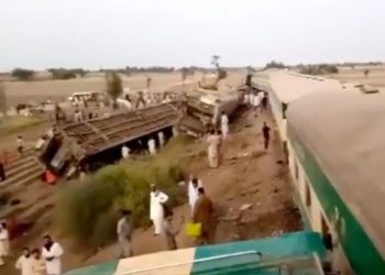 Përplasen dy trena pasagjerësh në Pakistan, shënohen 30 viktima