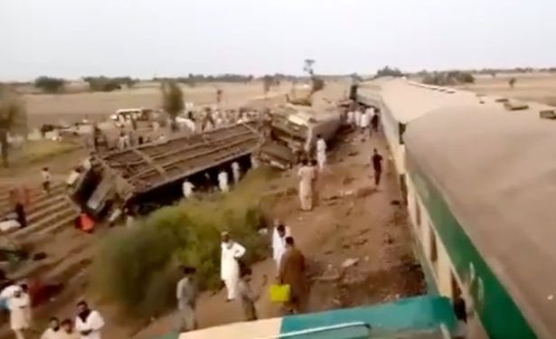 Përplasen dy trena pasagjerësh në Pakistan, shënohen 30 viktima