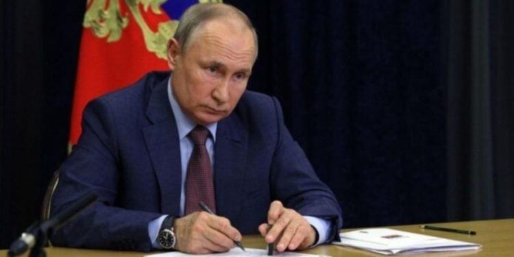 Rusia tërhiqet nga Traktati i Qiejve të Hapur, Putin firmos ligjin