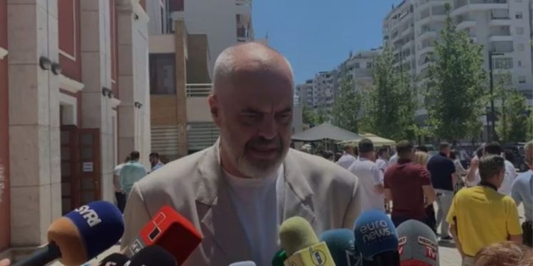 “Ndryshime në Policinë e Shtetit”, Rama mbledhje me ministrin Çuçi