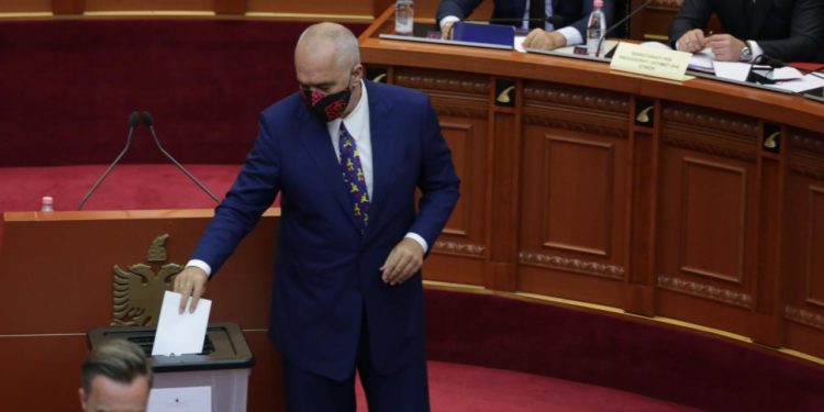 Me 104 vota pro, Parlamenti voton shkarkimin e Ilir Metës