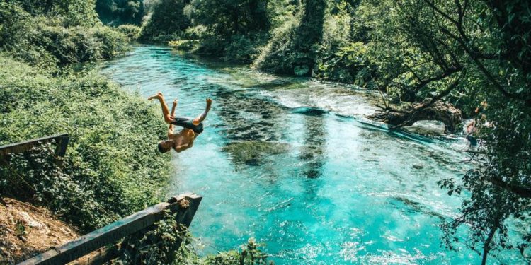 Media arabe: Shqipëria, “parajsa” ku mund të shkoni për pushime pa test Covid-i apo karantinë