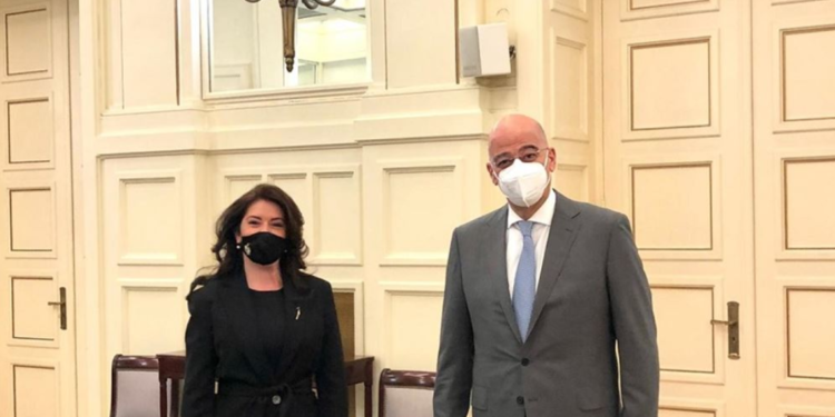 Ambasadorja shqiptare ka një lajm të mirë për emigrantët në Greqi