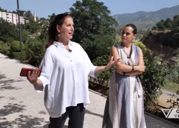 Rrëfimi i Mirela Kumbaros për Përmetin: Dashuri pa kushte, mikpritje dhe ushqim si askund tjetër (VIDEO)