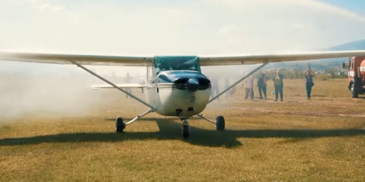 Fluturimet në aerodromin e Gjirokastrës, Rama nxjerr pamjet e spektaklit në qiell (VIDEO)