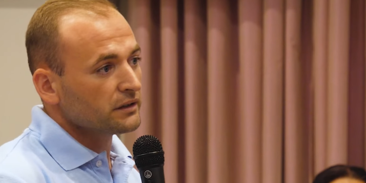 Zhgënjimi i madh te demokratët në Gjirokastër: Ne humbëm me dinjitet, por në 26 prill s’na mori njeri as të na falenderonte për punën. PD është kthyer në parti të një personi të vetëm, Lulzim Bashës (VIDEO)