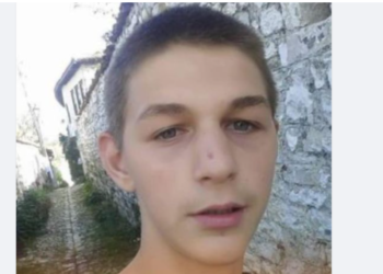 Humbi jetën në ditën e parë të punës me vetëm 30 lekë në xhep, historia ulëritëse e djalit jetim që ëndërroi në Shqipëri një jetë normale