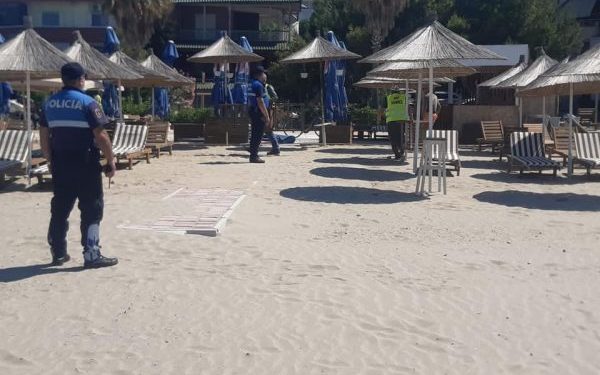 E paralajmëroi Rama, policia nis sot aksionin për lirimin e hapësirave publike në bregdet, sekuestrohen çadra dhe shezlongë