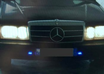 E pazakontë në Itali/ Shqiptarët dalin me ‘Benz’ me targa shqiptare dhe sirena policie