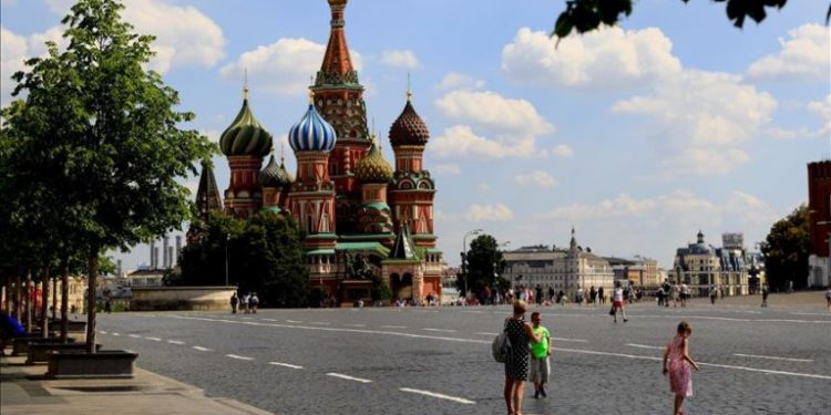 Rusia rikthen kufizimet, trefishohen rastet me COVID-19 gjatë qershorit në Moskë