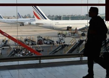 Franca hap kufirin për shqiptarët, por nuk lejohen ata që kanë bërë vaksinën kineze