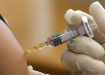 Pushohet nga puna mjeku që vaksinoi gabimisht një vajzë 9-vjeçare