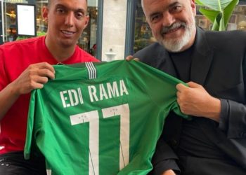 “Me shqipon që guxoi t’i bënte gol Juves”, Rama poston foton me sulmuesin e Kombëtares