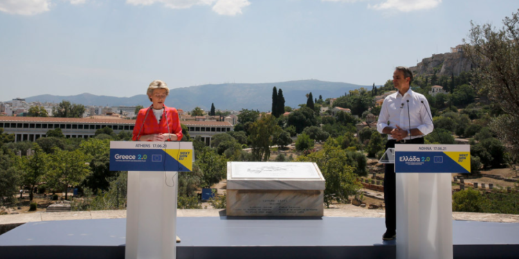 Von der Layen takim me Mitsotakis: Greqia do të bëhet më e fortë se kurrë