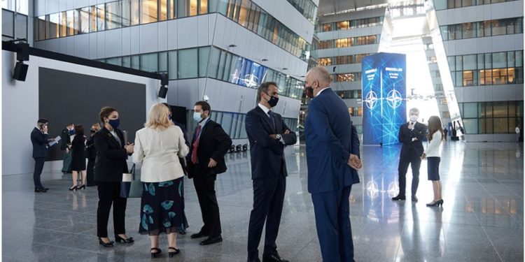 Takimi Rama-Mitsotakis në Bruksel/ “Kathimerini”: Ranë dakord të përshpejtojnë dërgimin në Hagë të çështjes së detit