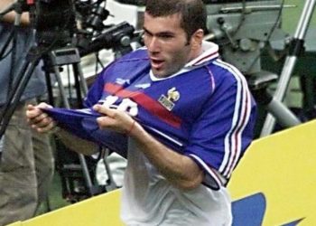 Fanella e Zidanit nga finalja e Botërorit 1998 shitet me shifrën marramendëse