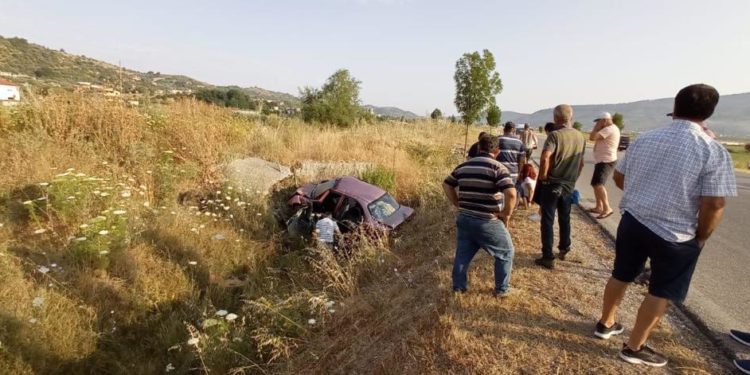Ktheheshin nga Greqia për pushime, si u aksidentua çifti me fëmijë në rrugën Levan-Tepelenë (Detajet)