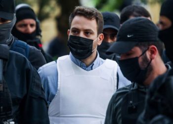 Shtohet misteri, kë takoi piloti grek pasi mbyti bashkëshorten?