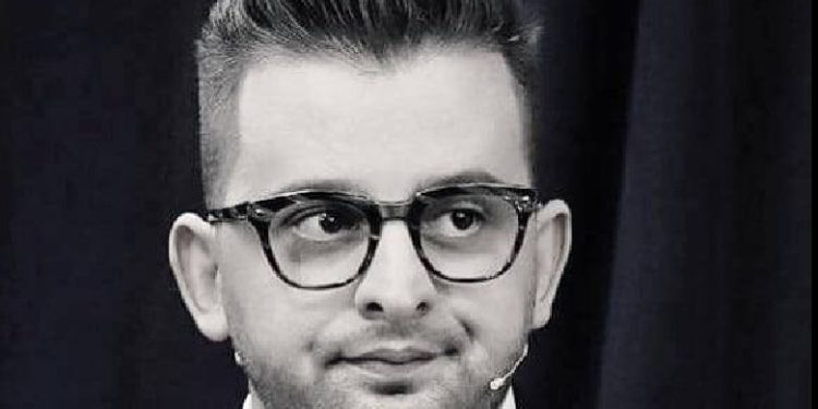 Kryebashkiaku i Kolonjës ankohet për rrogën: Kur isha 15 vjeç e kisha rrogën 850 mijë lekë në muaj kurse tani marr më pak