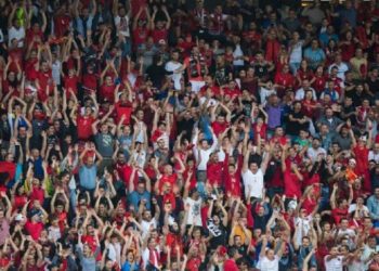 Lajm i mirë/ Tifozët rikthehen në stadiumet shqiptare pas 16 muajsh!