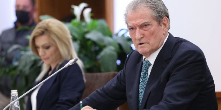 Pasojat dezintoksikuese të vendimit të DASH për Sali Berishën në shoqëri