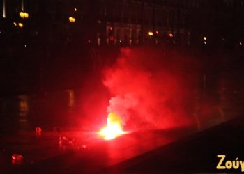 Protesta të zjarrta kundër vaksinimit me detyrim në Greqi