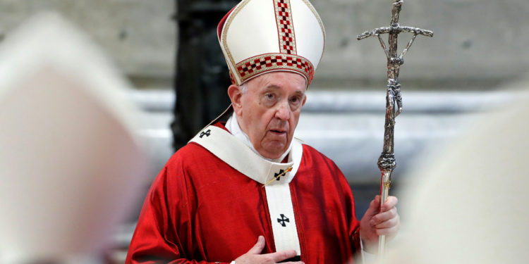 Papa Françesku probleme me shëndetin, shtrohet me urgjencë në spital