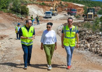 Ndërtimi i rrugës Palasë-Dhërmi, realizohet mbi 60% e punimeve (VIDEO)