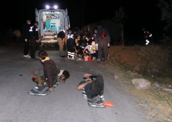 Turqi/ Përmbyset një minibus, 12 viktima dhe 20 të plagosur