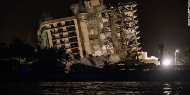 Shembet edhe pjesa e mbetur e ndërtesës në Miami