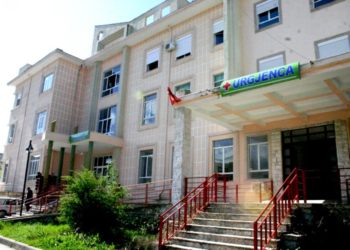 20 vjeçarja ndërroi jetë pas lindjes, gjykata vendos ndalimin e lëvizjes jashtë vendit për 2 mjekët në Gjirokastër