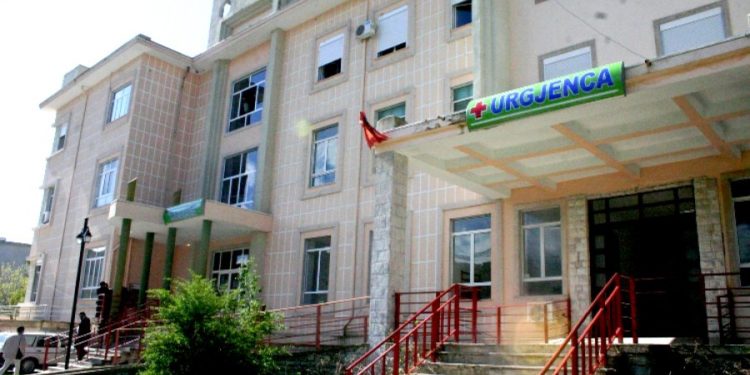 20 vjeçarja ndërroi jetë pas lindjes, gjykata vendos ndalimin e lëvizjes jashtë vendit për 2 mjekët në Gjirokastër