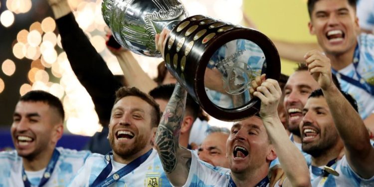 Argjentina mposht Brazilin në finalen e Kupës së Amerikës, Messi fiton trofeun e parë me kombëtaren